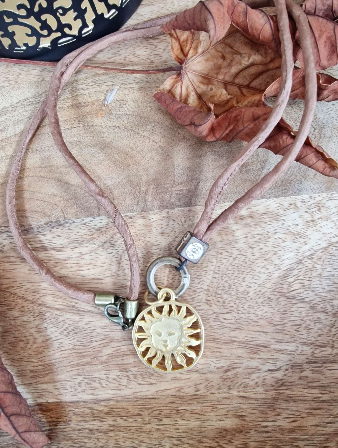 EXKLUSIVE LANGE KETTE SUNSHINE GOLDSHINY Lange Seiden Kette Braun EXKLUSIVE LANGE KETTE SUNSHINE GOLDSHINY Lange Seiden Kette Braun
