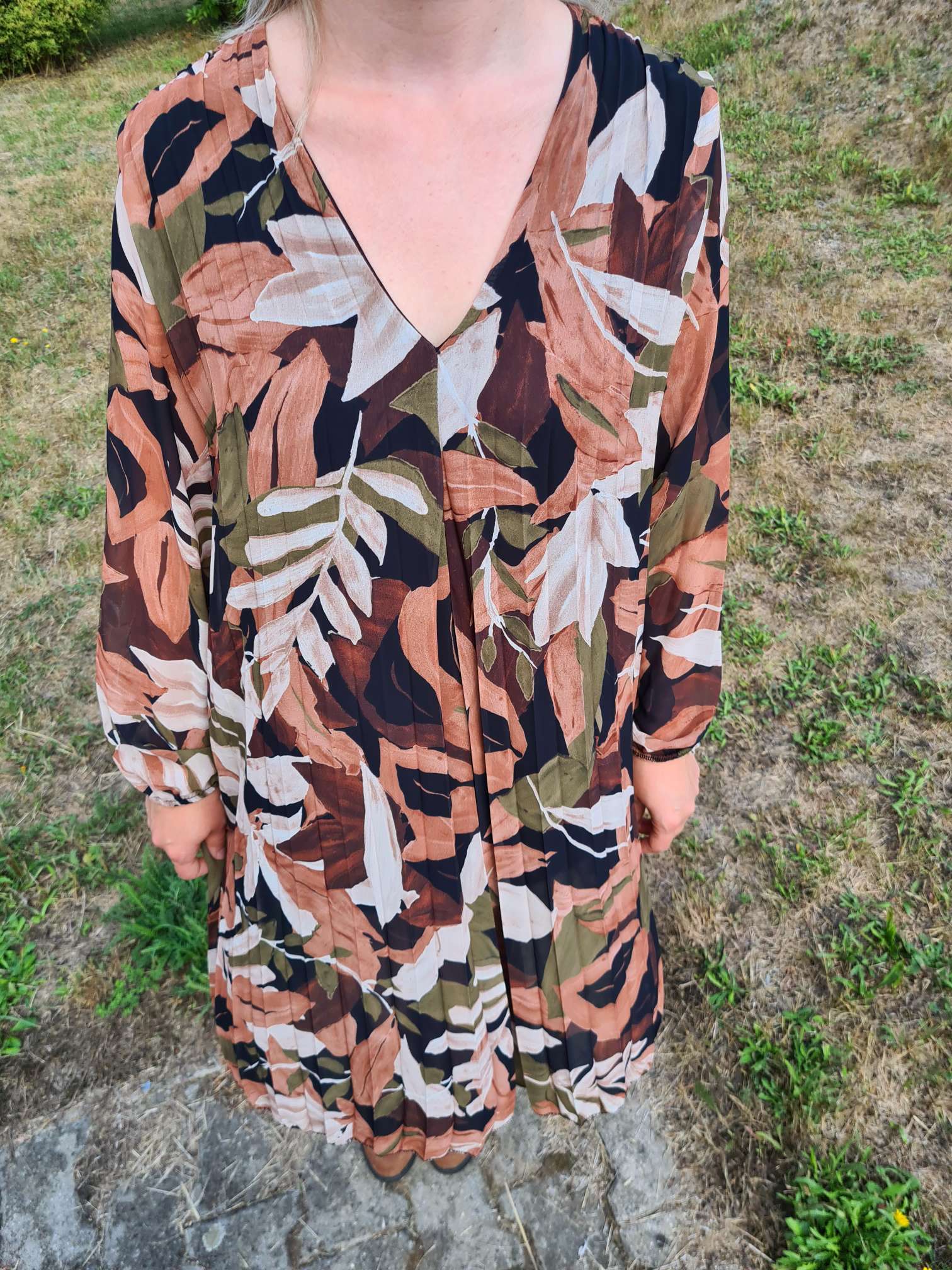PLISSEE DRESS GINA LEAVES KHAKI 36-42 Made in Italy Plissee Herbst Kleid PLISSEE DRESS GINA LEAVES KHAKI 36-42 Made in Italy Plissee Herbst Kleid