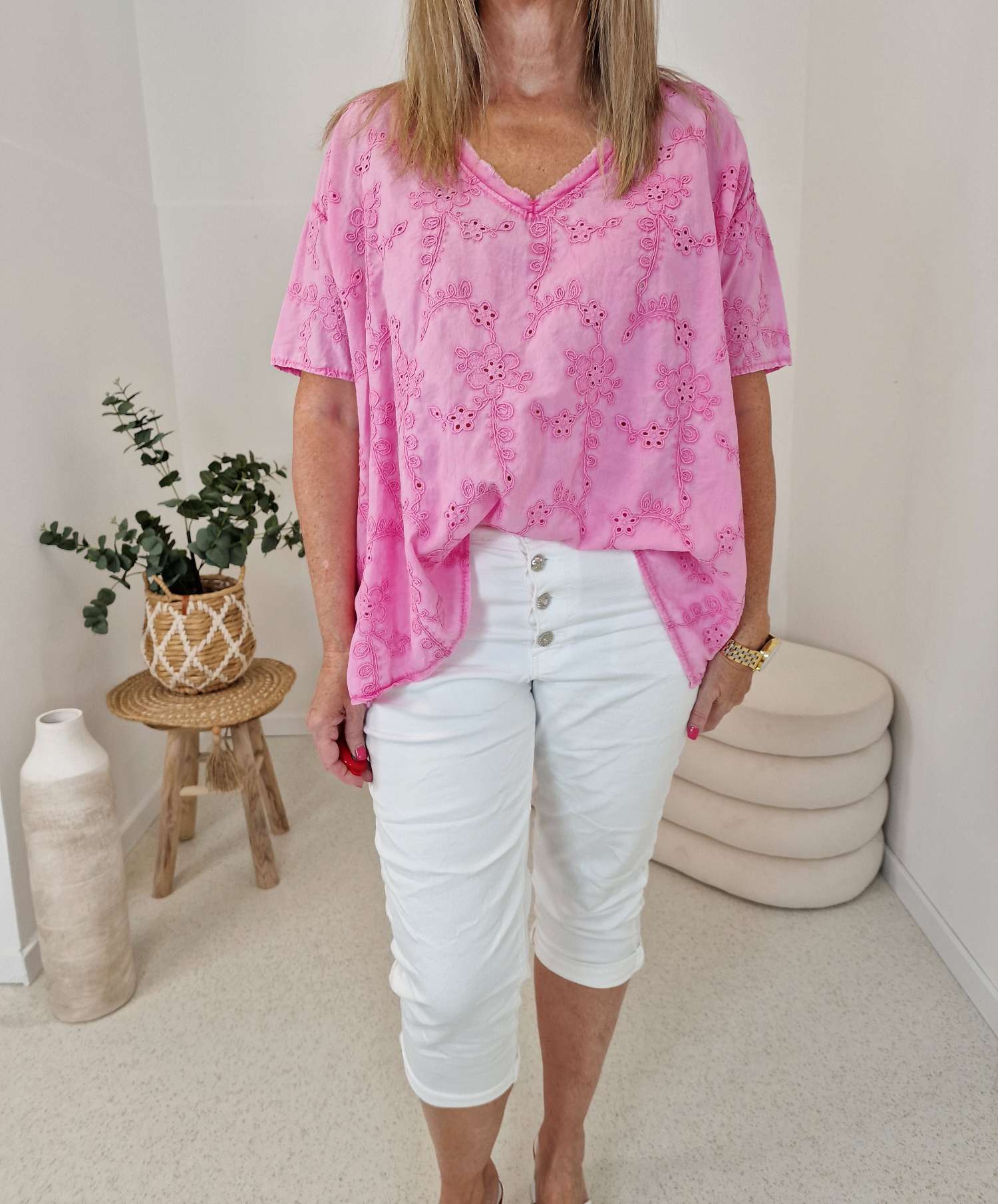 T-SHIRT AMALFI LOCHSTICKEREI PINK 34-42 Made in Italy Basic Kurzarm Shirt Oberteil T-SHIRT AMALFI LOCHSTICKEREI PINK 34-42 Made in Italy Basic Kurzarm Shirt Oberteil
