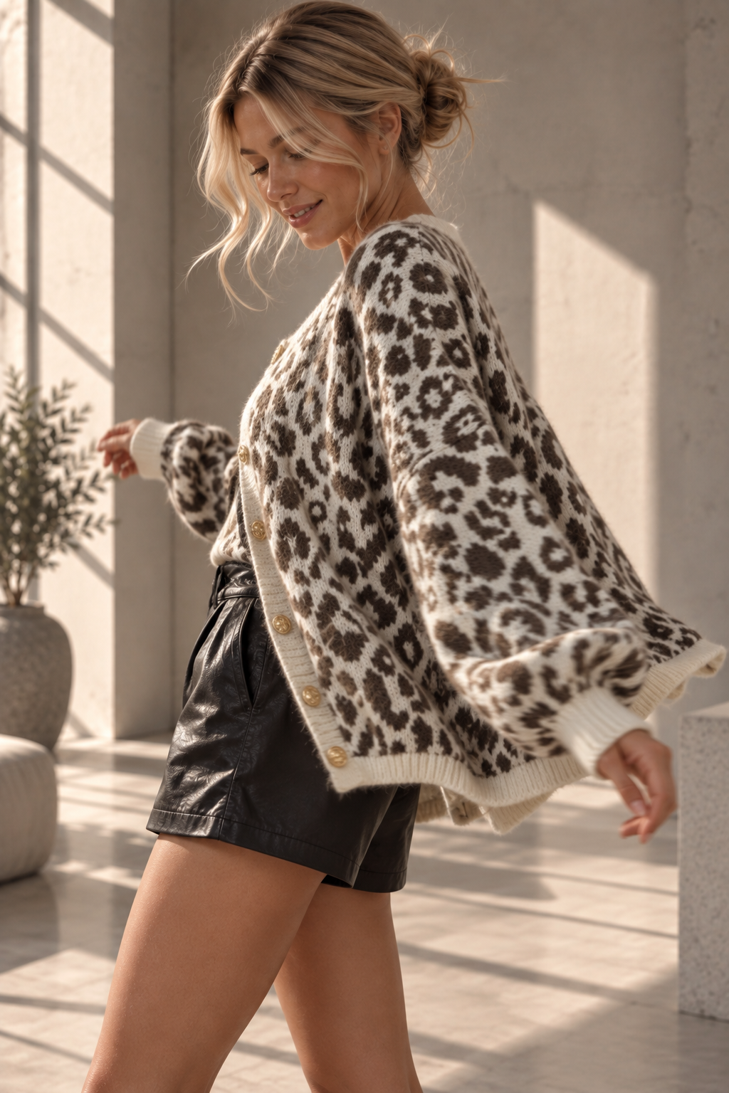 SJ0117 – Leo Strickjacke mit goldfarbenen Knöpfen I 36-46 I Made in Italy