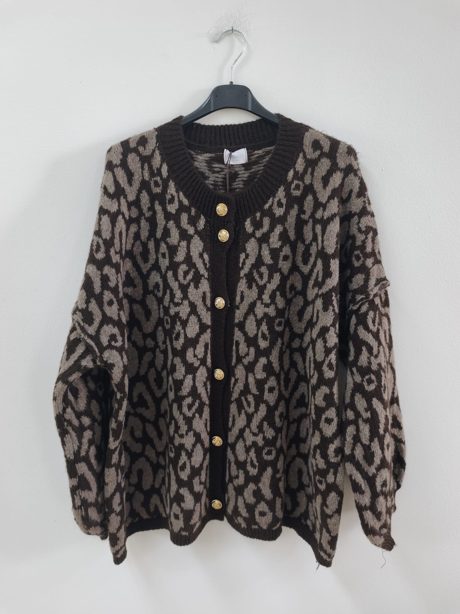 SJ0117 – Leo Strickjacke mit goldfarbenen Knöpfen I 36-46 I Made in Italy