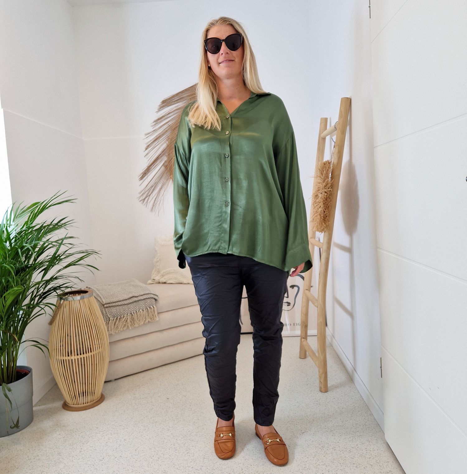 OVERSIZE BLUSE TARA KHAKI 34-42/44 Made in Italy Longbluse Hemd Satin Optik OVERSIZE BLUSE TARA KHAKI 34-42/44 Made in Italy Longbluse Hemd Satin Optik