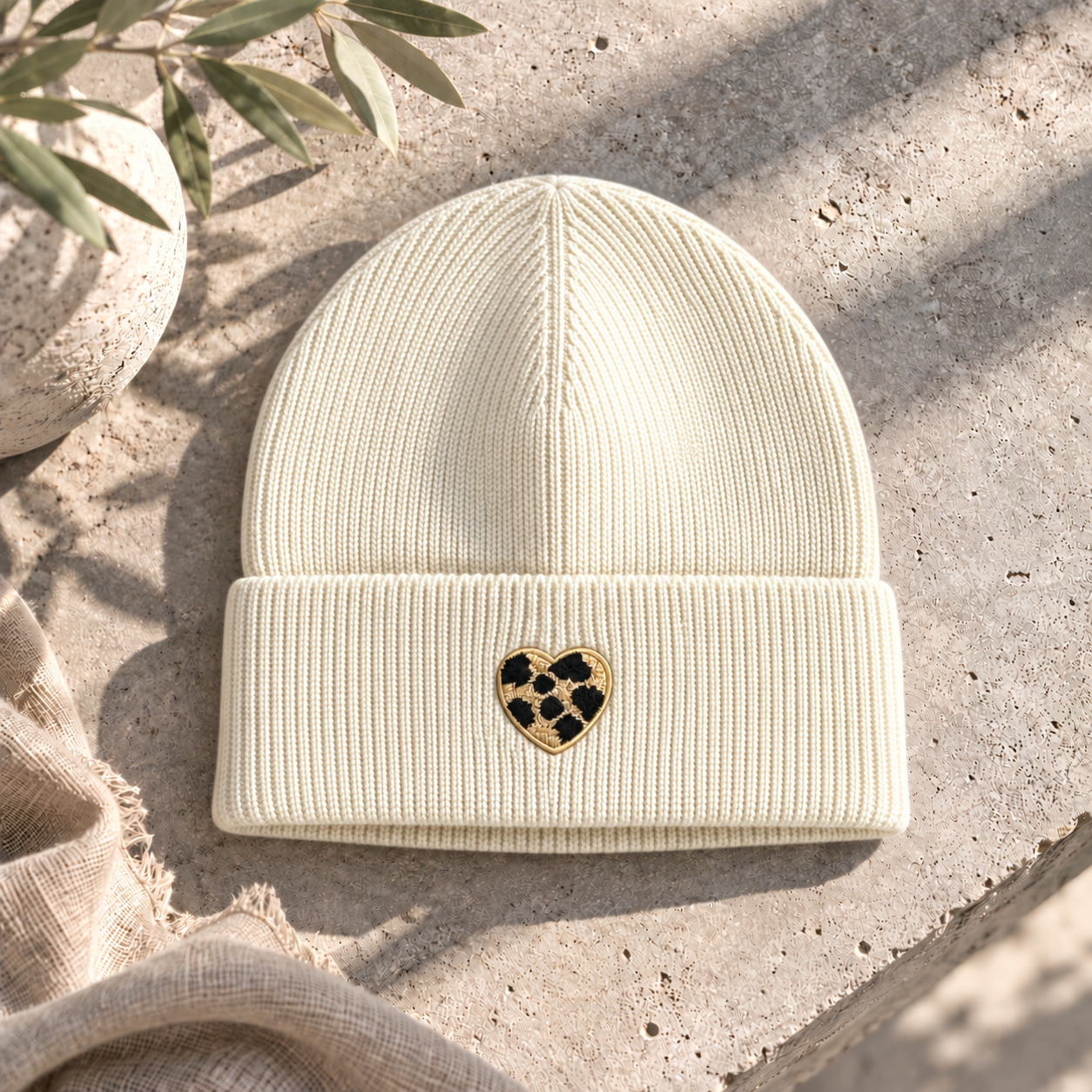 Mütze „Leo Heart“ – dein stylisches Cozy 🤎