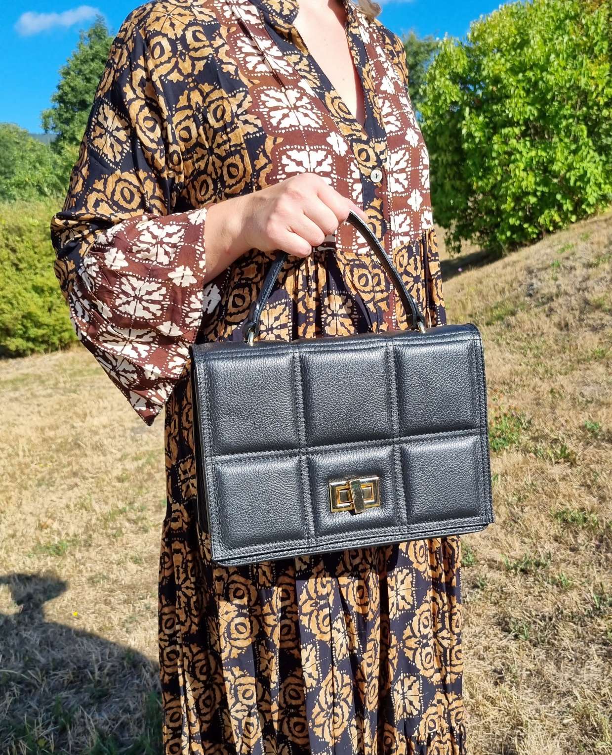 EDLE GESPEPPTE LEDERTASCHE NIZZA SCHWARZ Umhängetasche Leder Hand Tasche Made in Italy EDLE GESPEPPTE LEDERTASCHE NIZZA SCHWARZ Umhängetasche Leder Hand Tasche Made in Italy