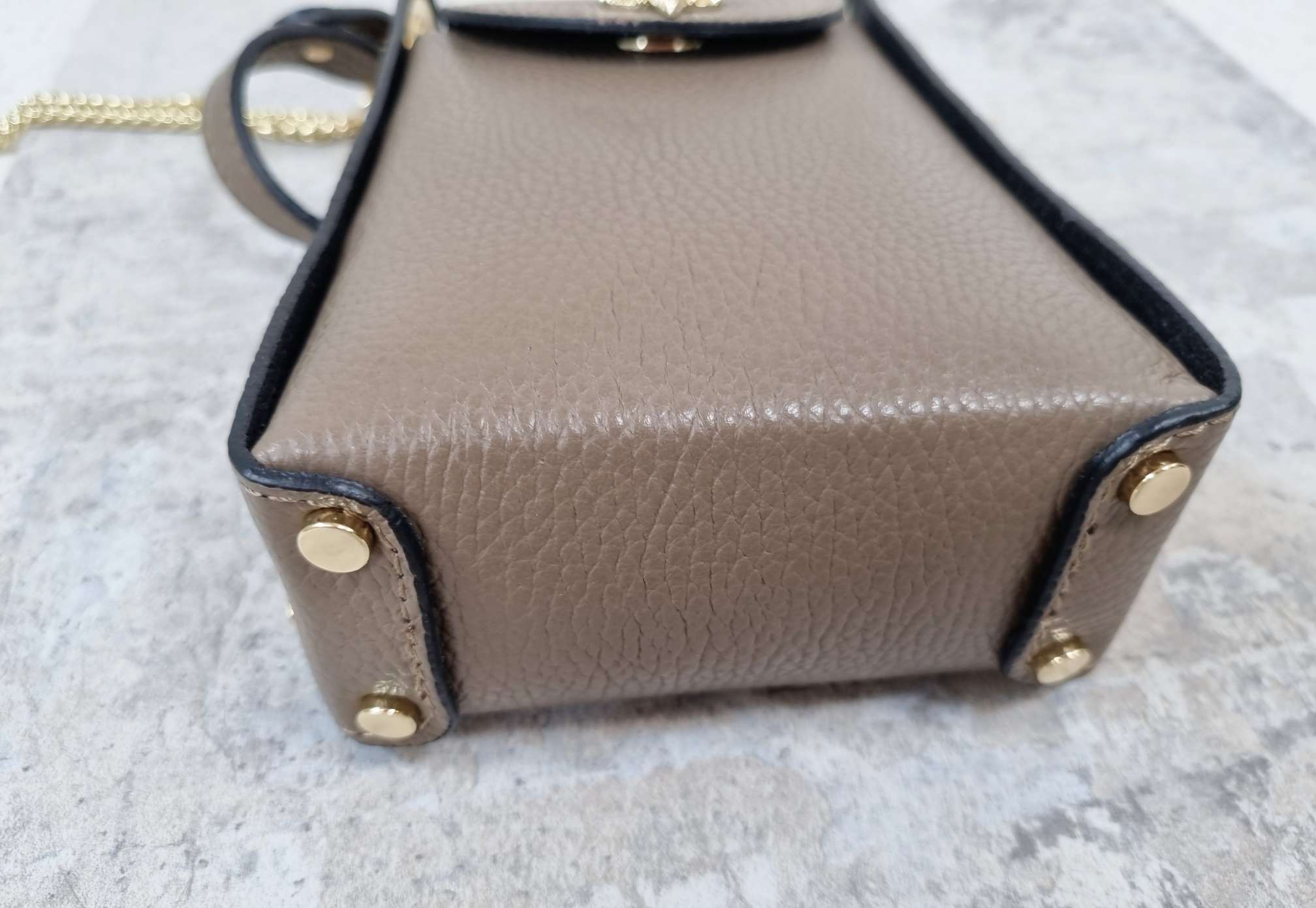 HANDYTASCHE BIENE BIG Made in Italy Ledertasche Umhängetasche Tasche echt Leder versch. Farben HANDYTASCHE BIENE BIG Made in Italy Ledertasche Umhängetasche Tasche echt Leder versch. Farben