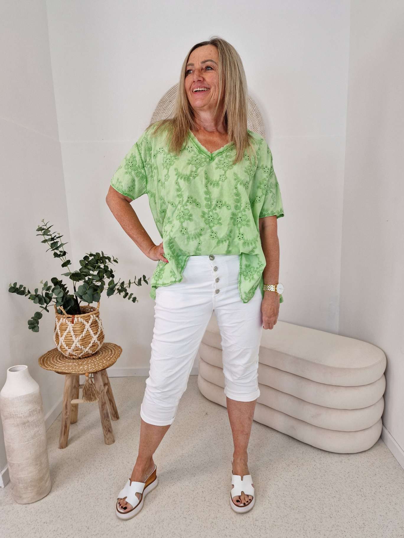 T-SHIRT AMALFI LOCHSTICKEREI GRÜN 34-42 Made in Italy Basic Kurzarm Shirt Oberteil T-SHIRT AMALFI LOCHSTICKEREI GRÜN 34-42 Made in Italy Basic Kurzarm Shirt Oberteil