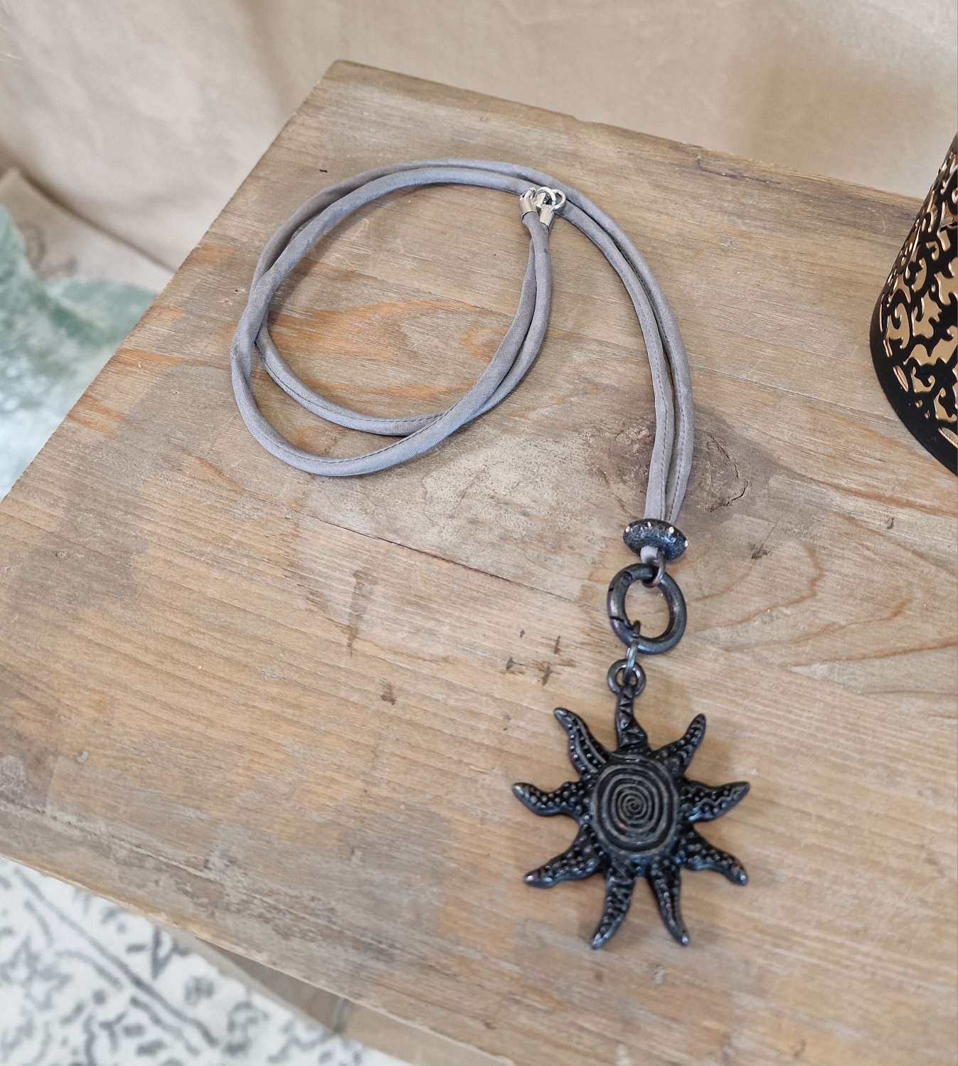 NECKLESS BLACK SUN BLACKBEAUTY Wechselkette GRAU Seide NECKLESS BLACK SUN BLACKBEAUTY Wechselkette GRAU Seide