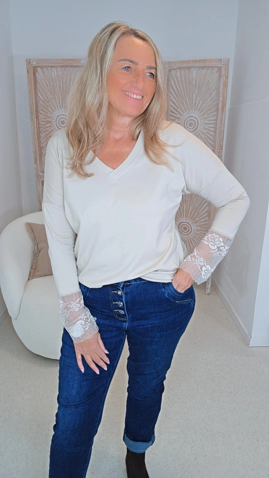 SHIRT RAMONA mit Spitze am Ärmel 34- 42/44 Made in Italy Longsleeve/Langarm mit V-Ausschnitt