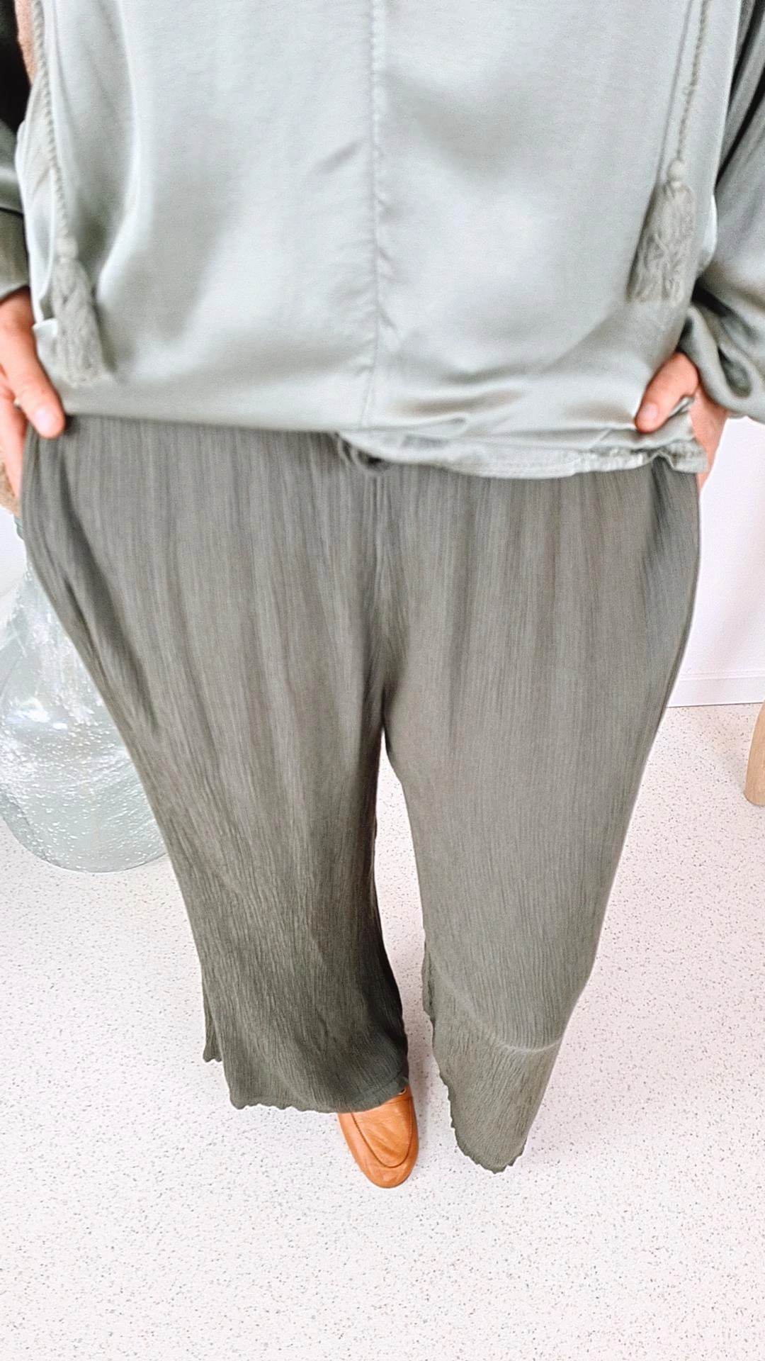 EDLE HOSE INESSA KHAKI Viskose Hose Made in Italy Palazzohose PANT Musselin Art 34-40 EDLE HOSE INESSA KHAKI Viskose Hose Made in Italy Palazzohose PANT Musselin Art 34-40