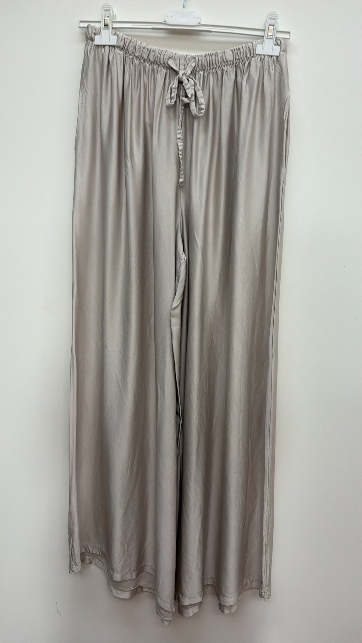 Satinhose „Amelie“ – fließende Eleganz mit Seide Made in Italy Gr. 34-42/44