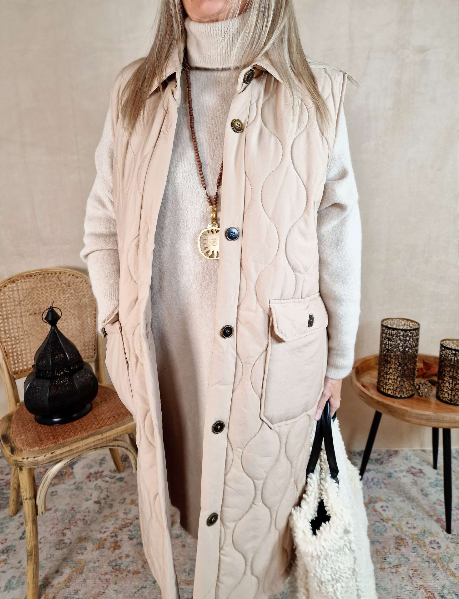 ÄRMELLOSE STEPPWESTE AMIRA CAMEL Kapuze Oversize Stepp Weste Jacke Mantel Italy Style versch. Größen Kopie ÄRMELLOSE STEPPWESTE AMIRA CAMEL Kapuze Oversize Stepp Weste Jacke Mantel Italy Style versch. Größen Kopie