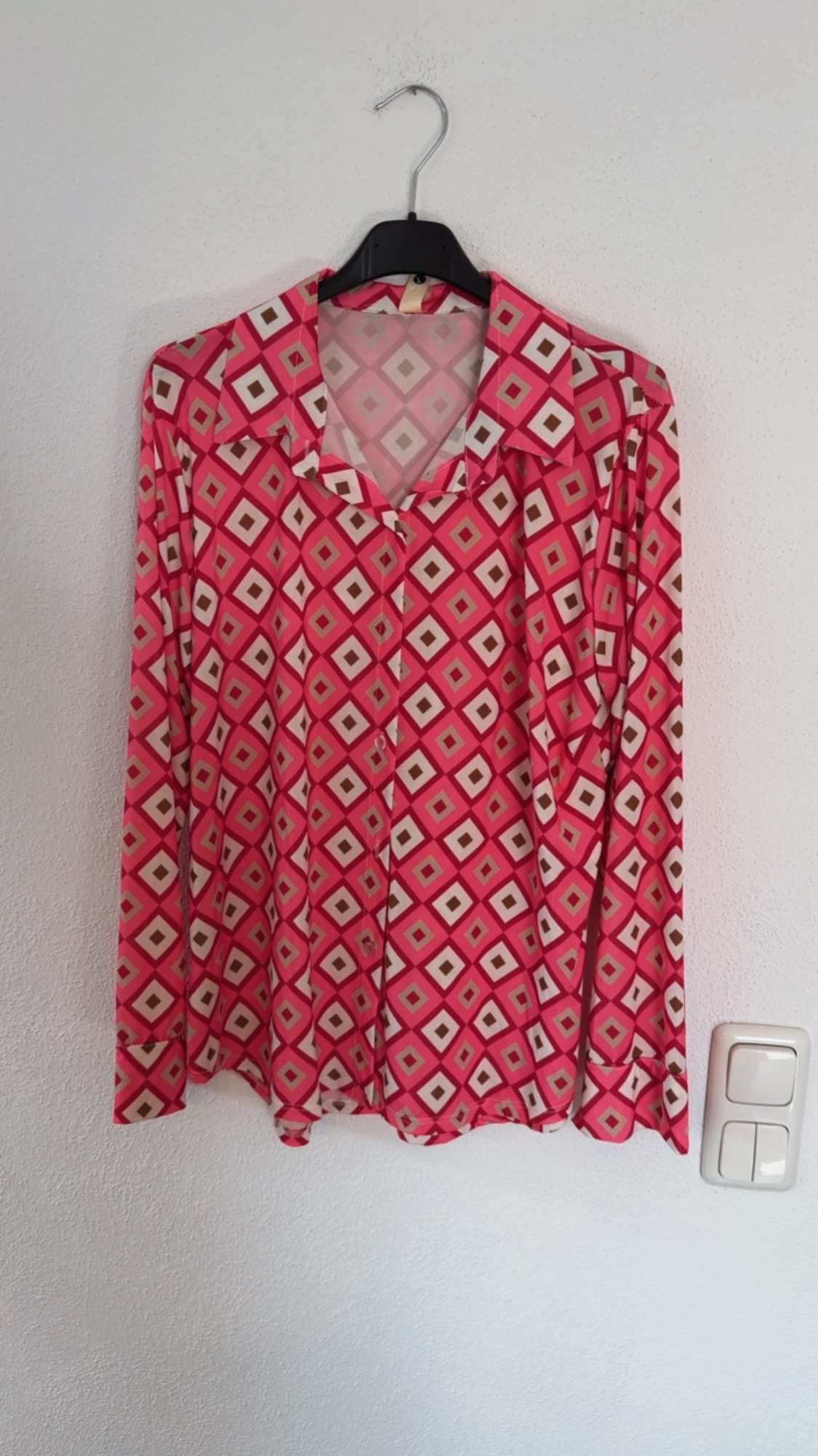 Bluse Valeria – Edle Kofferbluse mit grafischem Muster – Edle Kofferbluse mit grafischem Muster Made in Italy Gr 34-42
