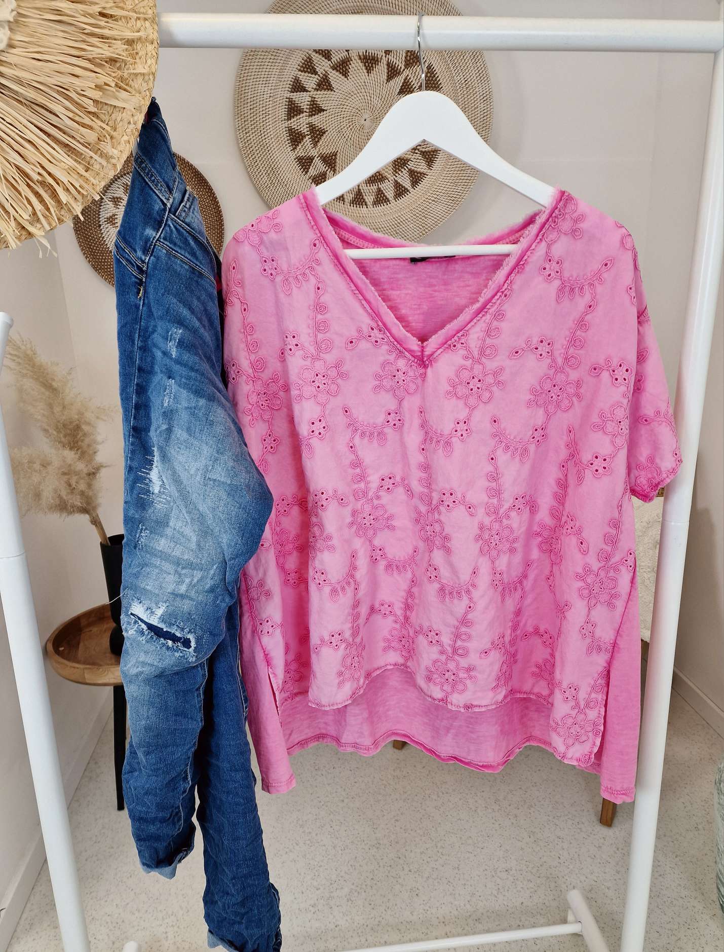 T-SHIRT AMALFI LOCHSTICKEREI PINK 34-42 Made in Italy Basic Kurzarm Shirt Oberteil T-SHIRT AMALFI LOCHSTICKEREI PINK 34-42 Made in Italy Basic Kurzarm Shirt Oberteil